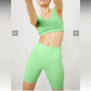 Alo airbrush biker shorts in green Apple color high waist cotton like fabric